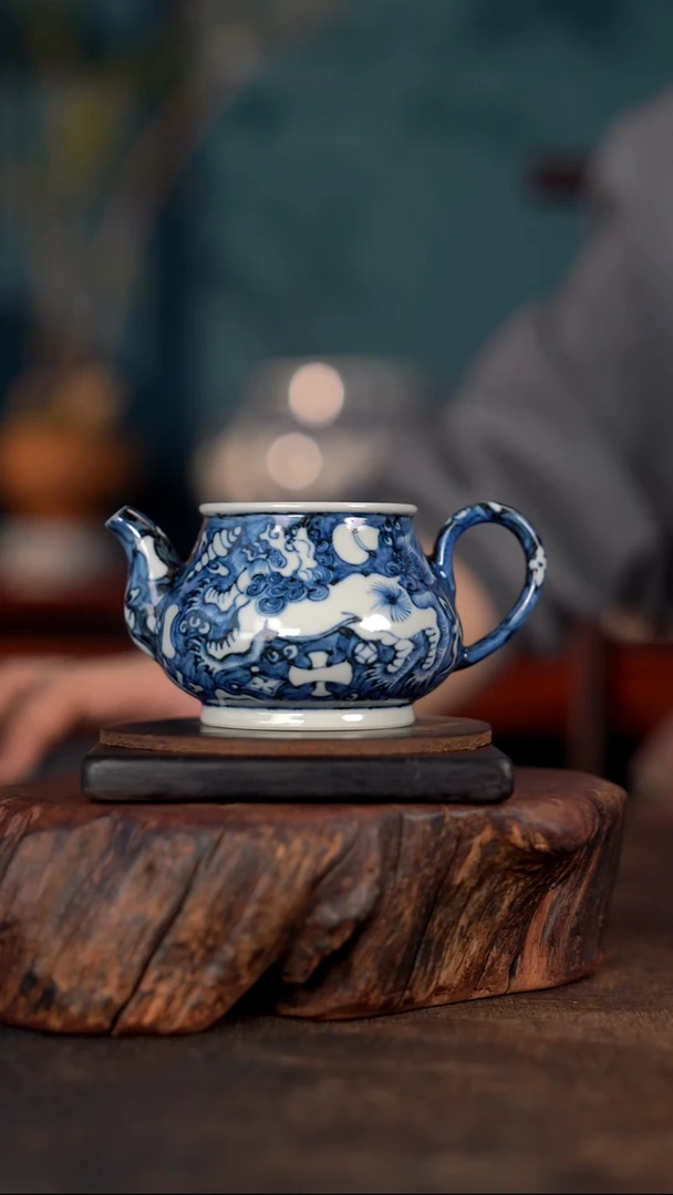 含真藏古蓝地杂宝狮子公道杯