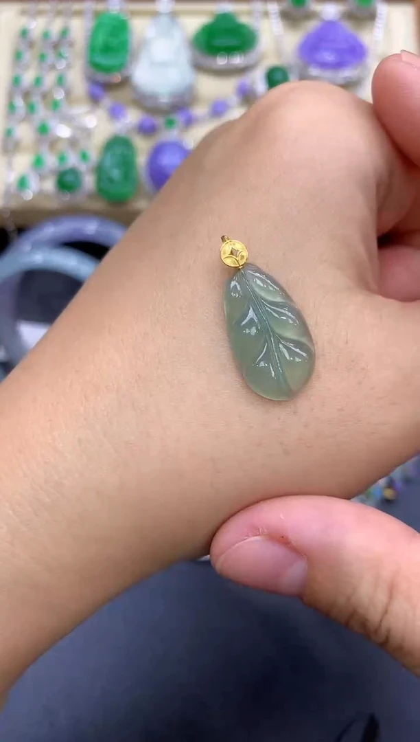 颈饰18K金镶嵌翡翠67-中国好珍宝