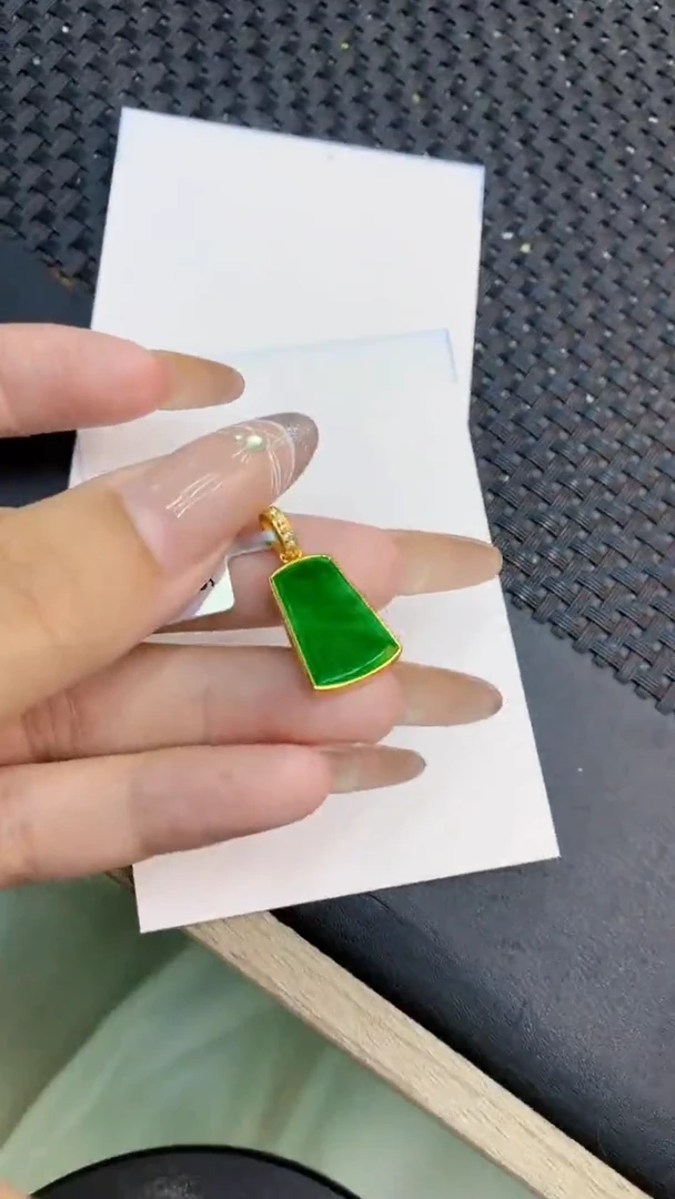 颈饰未镶嵌翡翠1