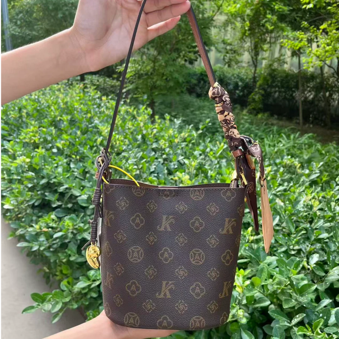 2025夏季新款斜挎手提单肩多隔层小水桶包小众轻奢女士肩包16020