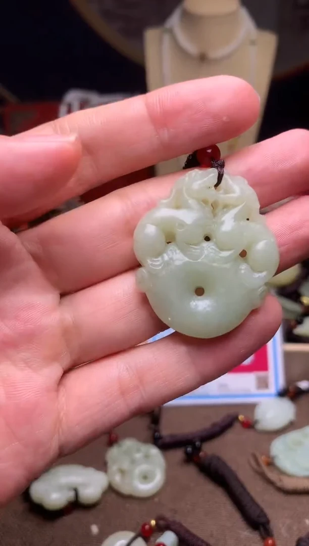 颈饰未镶嵌和田玉新疆料青海料清水和田玉吊坠