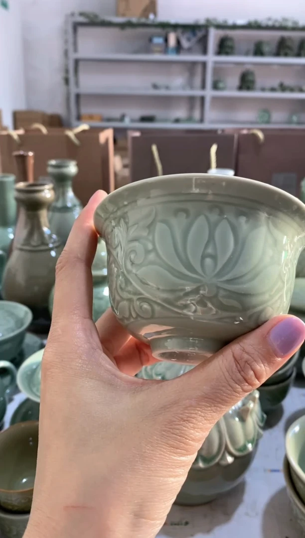 瑕疵 【大】莲纹盖碗身子 一个