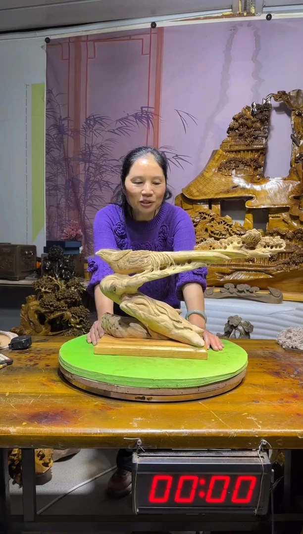 金丝楠I****g金丝楠木雕刻摆件