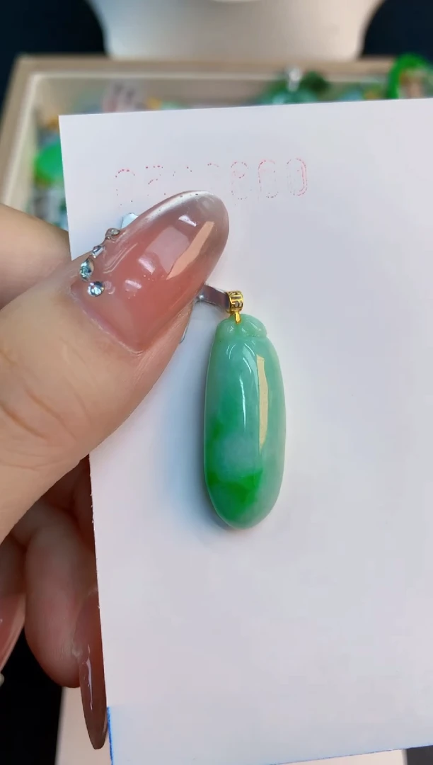 翡翠未镶嵌颈饰1