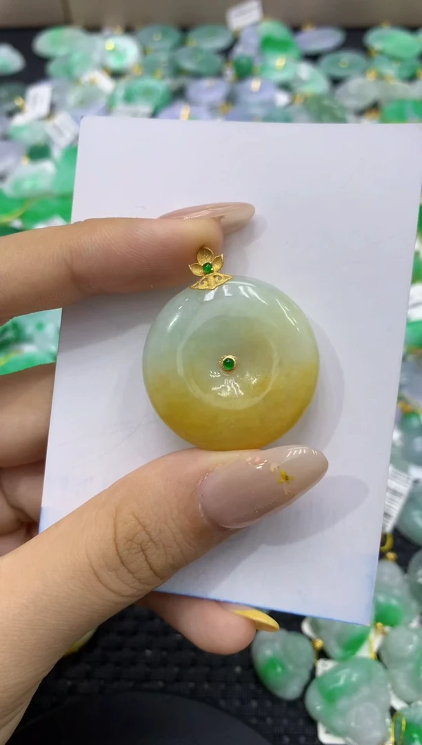 颈饰18K金镶嵌翡翠天然缅甸翡翠A货