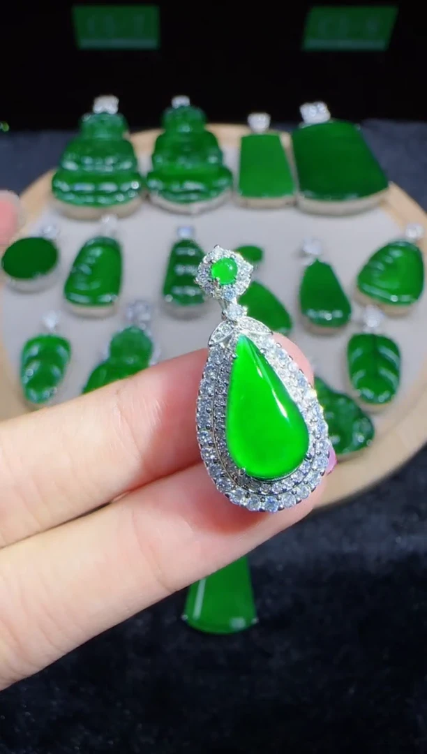 未镶嵌定制翡翠翡翠吊坠302