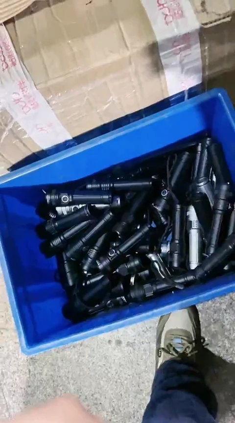 坏的点火手电不缺配件发4只颜色随机