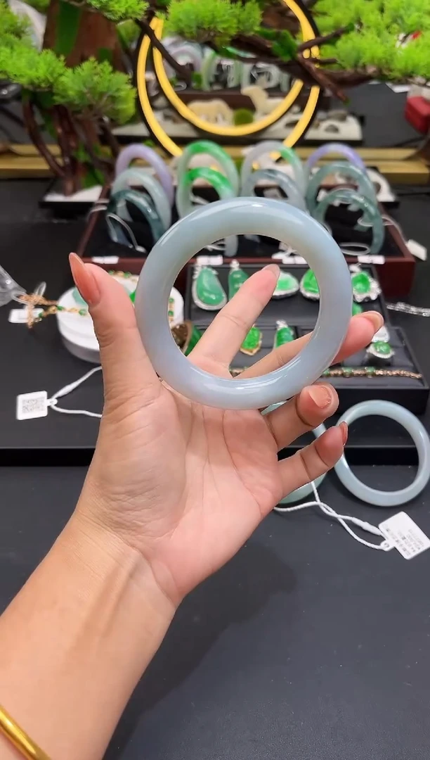 未镶嵌手镯翡翠手镯