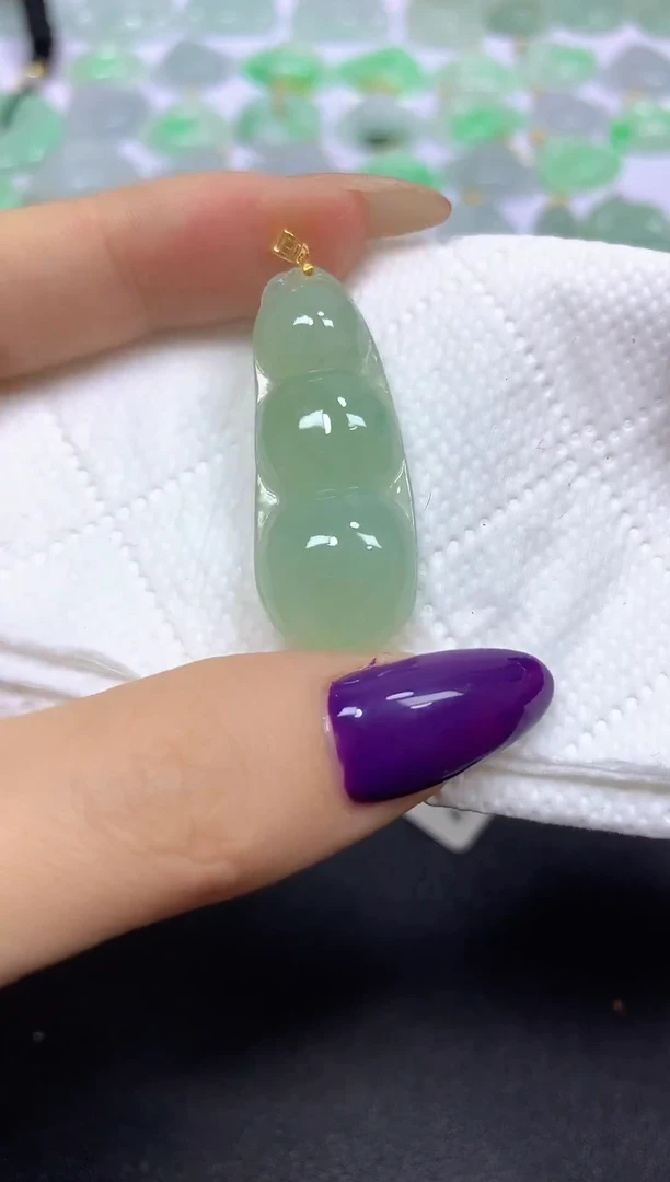 颈饰18K金镶嵌翡翠