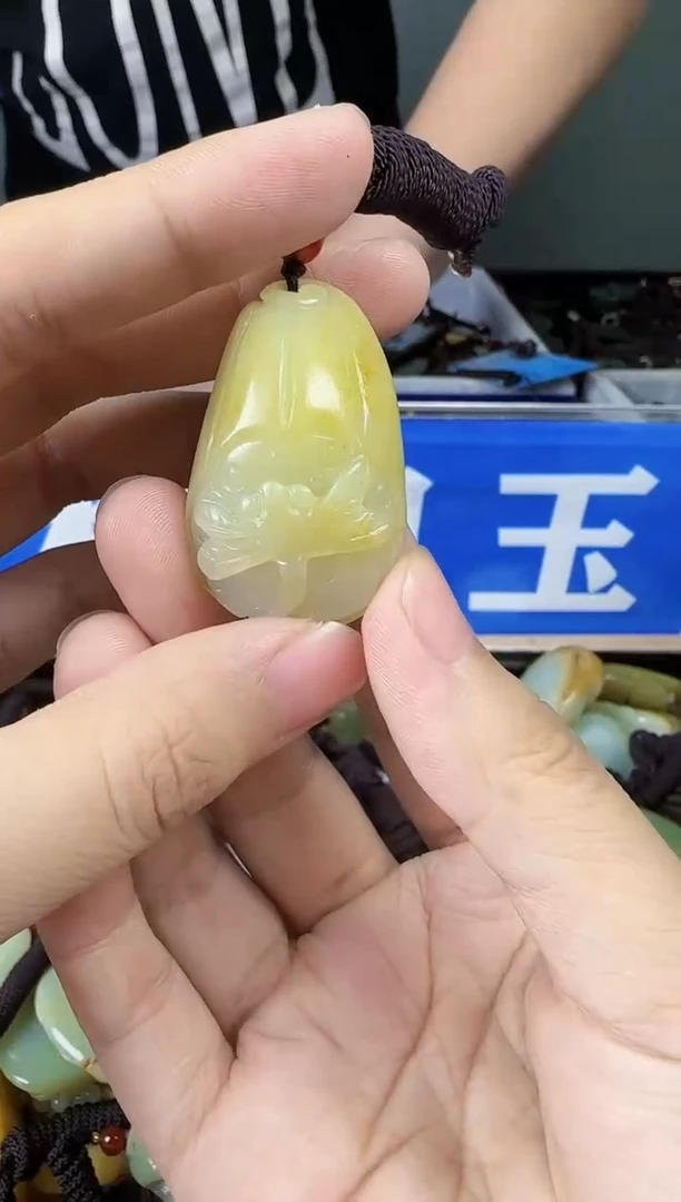 和田玉未镶嵌颈饰1