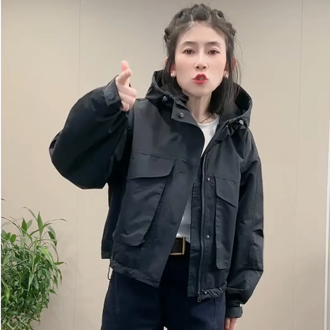 2025秋季新款宽松连帽短款冲锋衣女韩版休闲上衣时尚百搭夹克外套