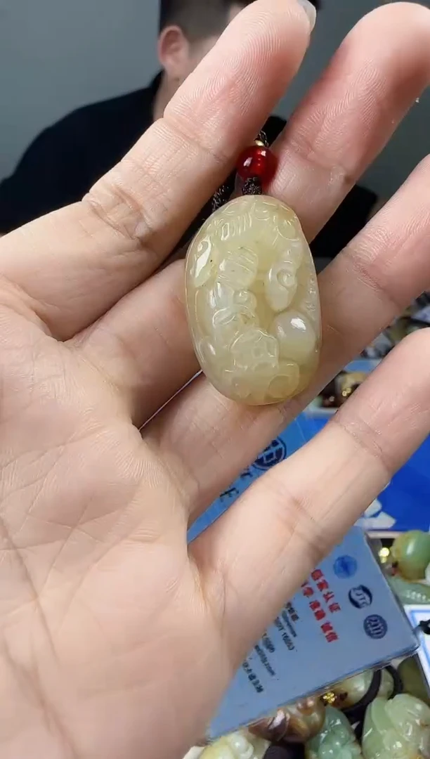 和田玉未镶嵌颈饰1