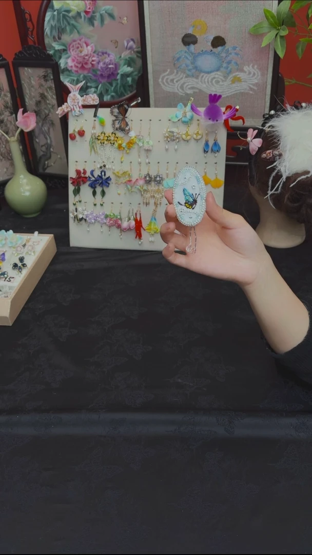 刺绣D***a非遗绒花苏绣饰品