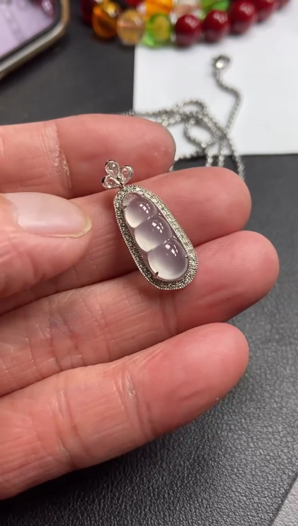 【闪购商品】翡翠吊坠(不含链)18K金镶嵌福豆