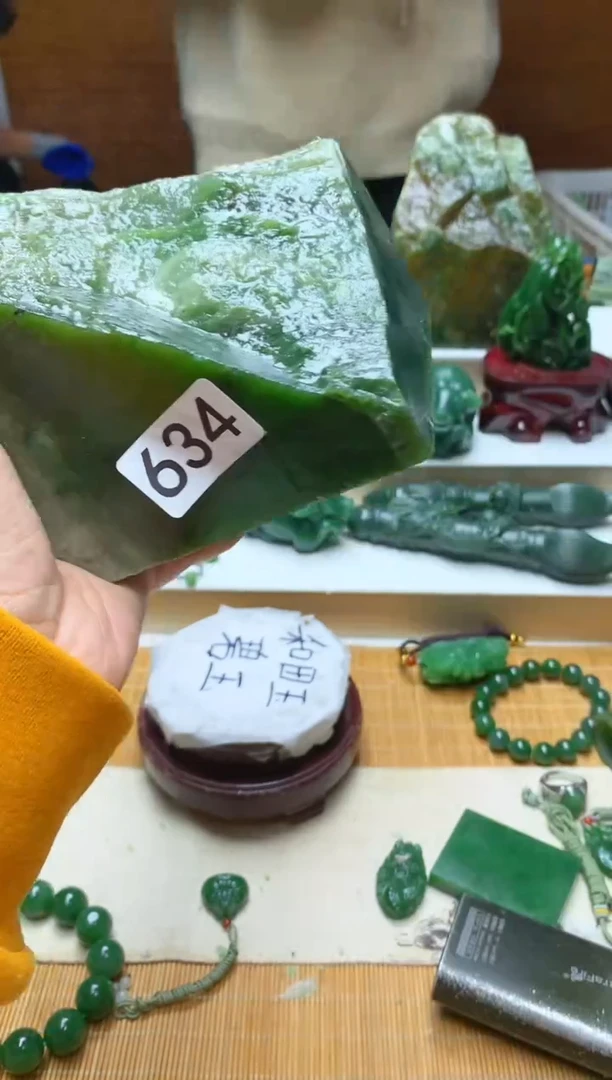 未镶嵌和田玉摆件1