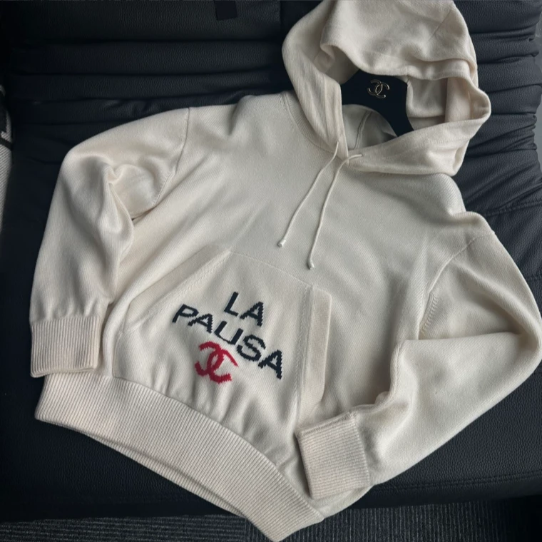 95新 Chanel/香奈儿 邮轮系列 米白色logo羊绒针织帽衫 34码