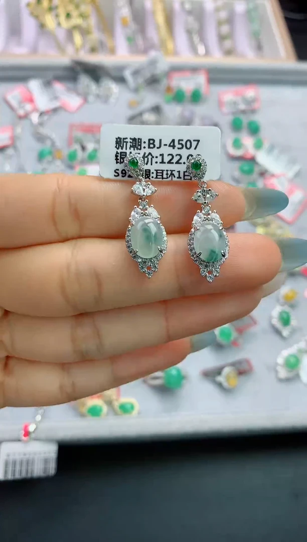 翡翠银S925镶嵌颈饰翡翠 银S925镶嵌 111