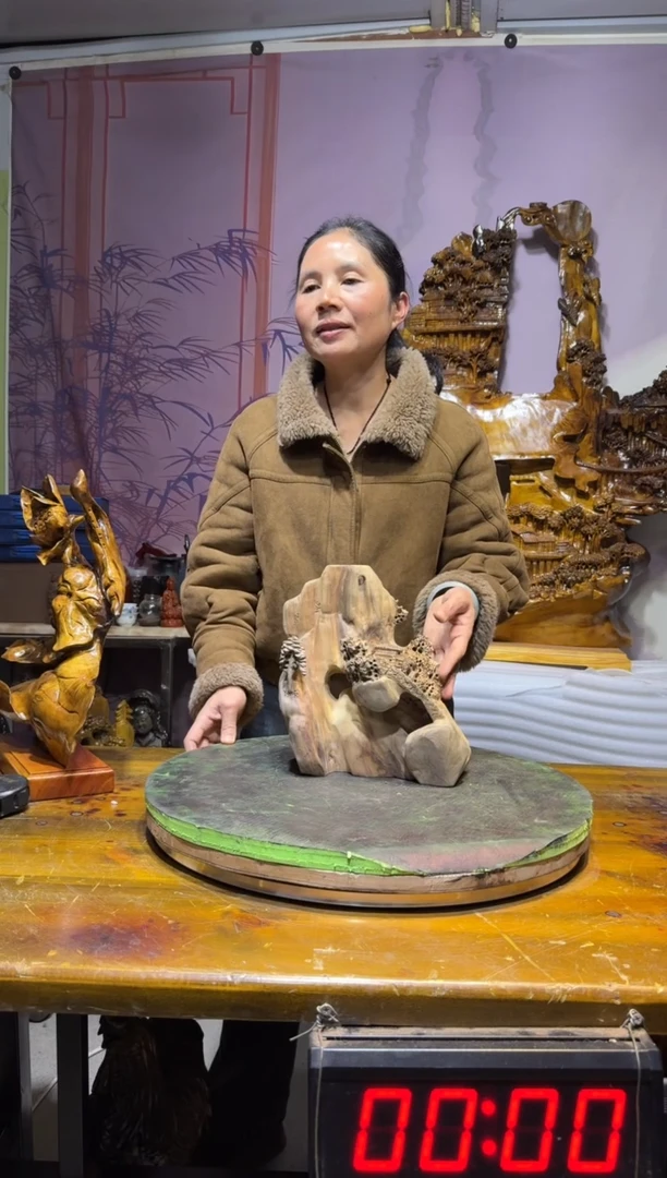 金丝楠冲***霸金丝楠木雕刻摆件