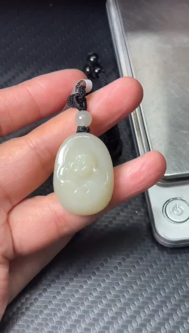 吊坠(赠链)未镶嵌和田玉且末近矿微色差吊坠