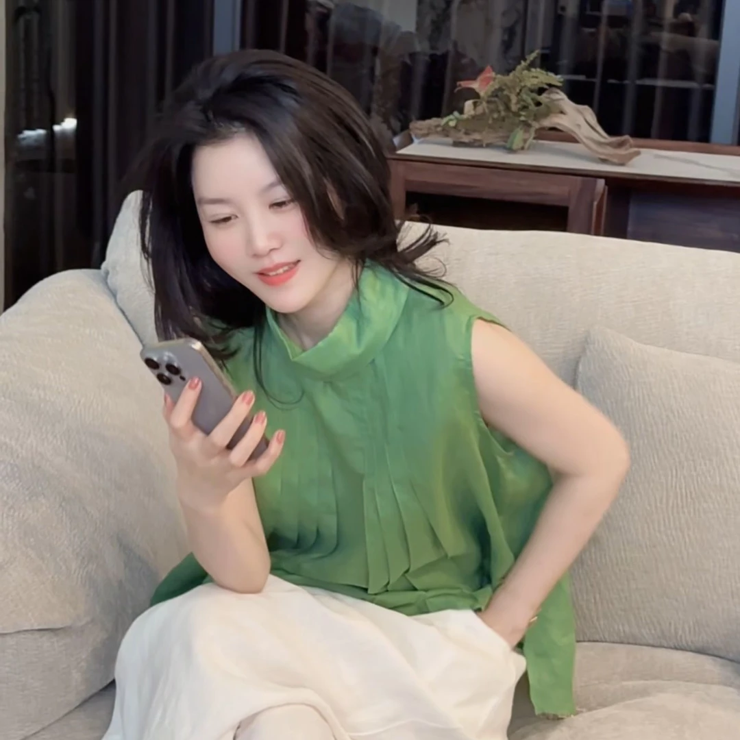 【悦悦专属】春季新款纯色宽松百褶无袖衬衣Y235