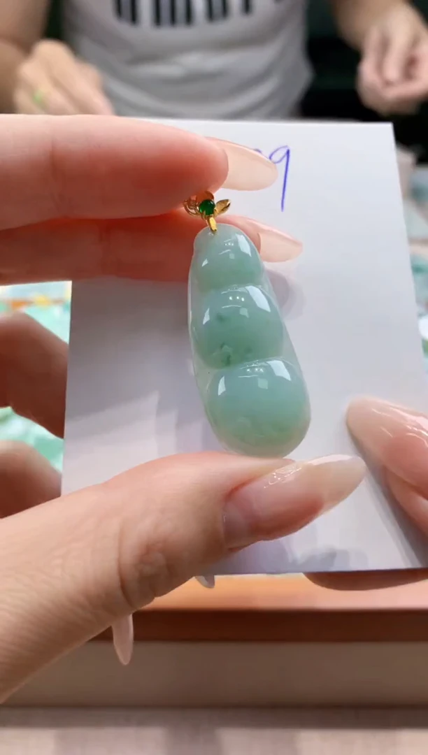 翡翠未镶嵌颈饰天然缅甸a货翡翠