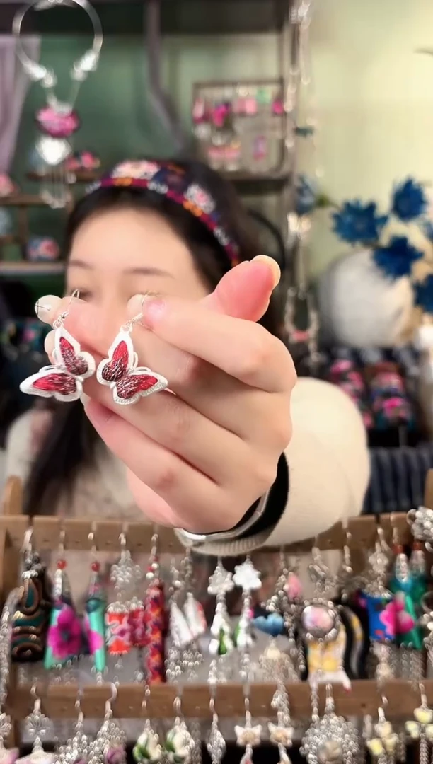 彩云南阁非遗老绣饰品529*