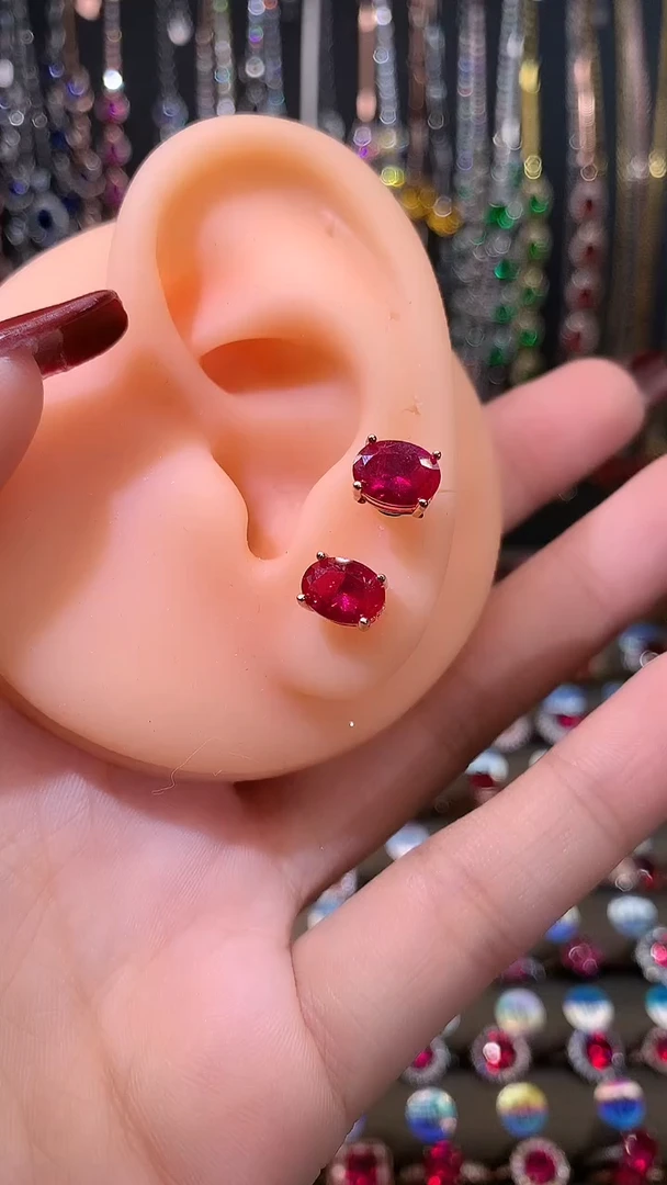 【闪购商品】红宝石耳饰银S925镶嵌6.8