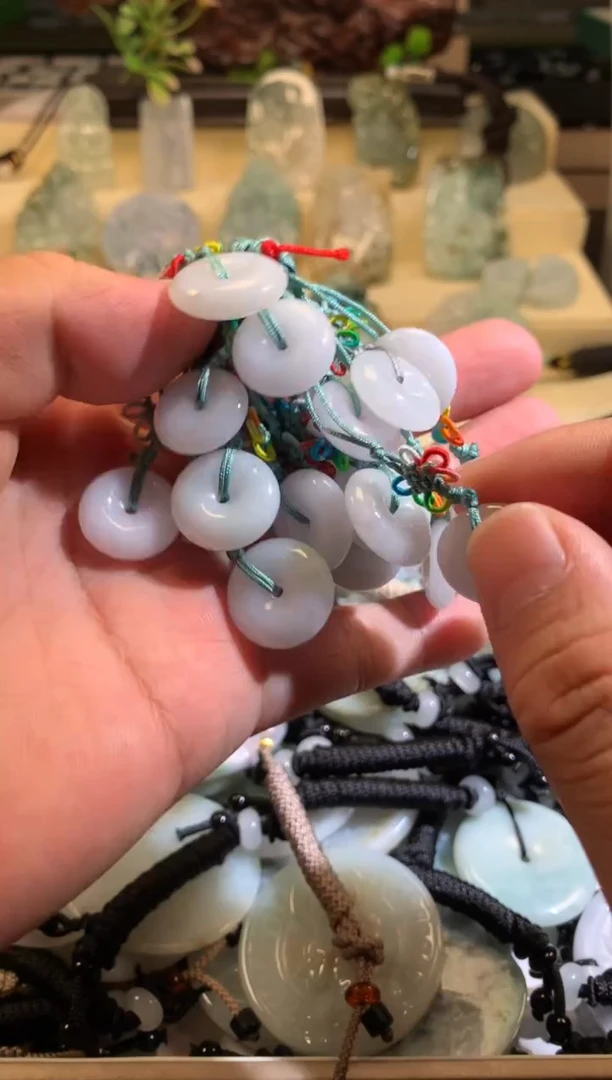 翡翠未镶嵌颈饰6/24/034多样性发其一