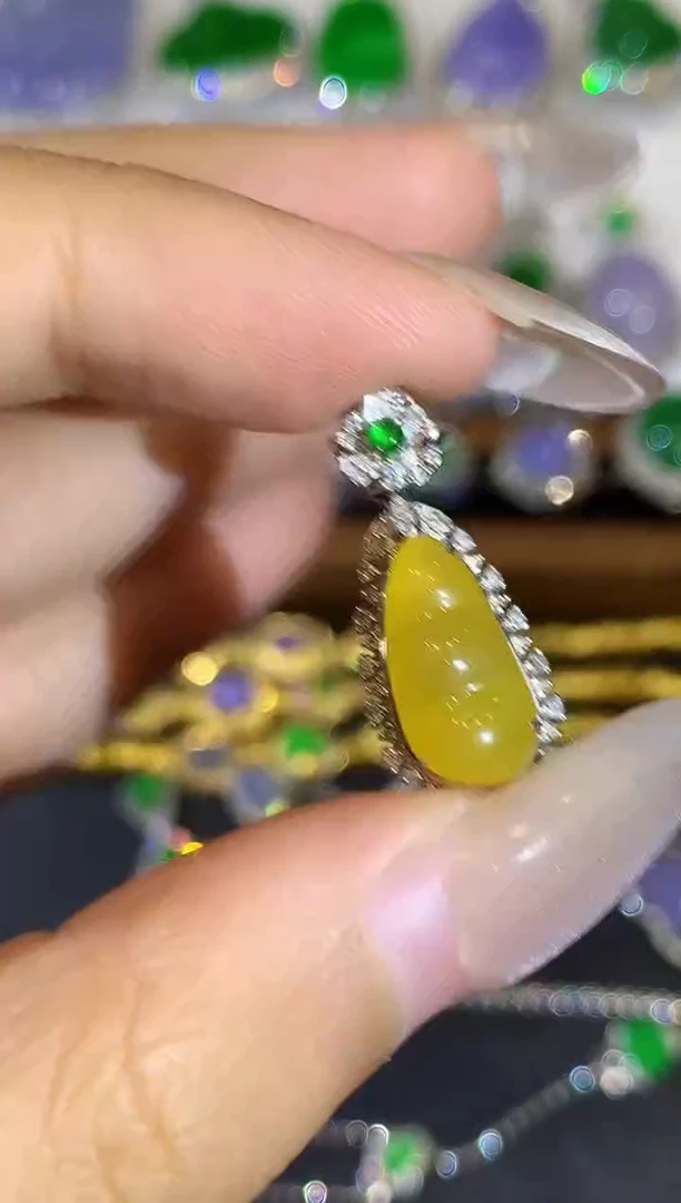 翡翠18K金镶嵌吊坠(不含链)多样性发其一
