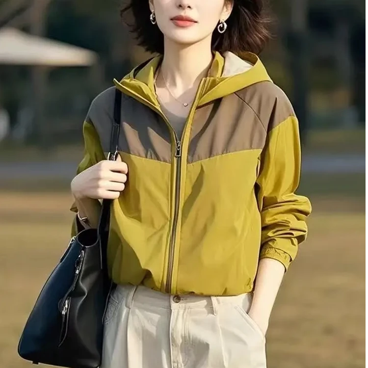2025超火减龄开春新款女士高级感独特超好看休闲连帽冲锋衣薄外套