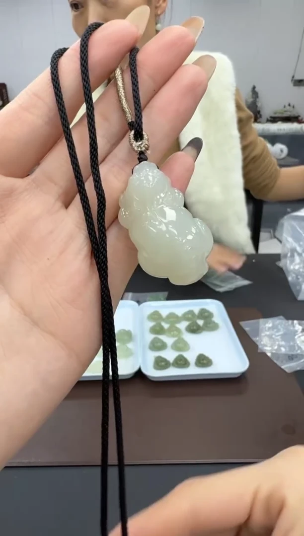 颈饰未镶嵌和田玉多样性发其一rh貔貅