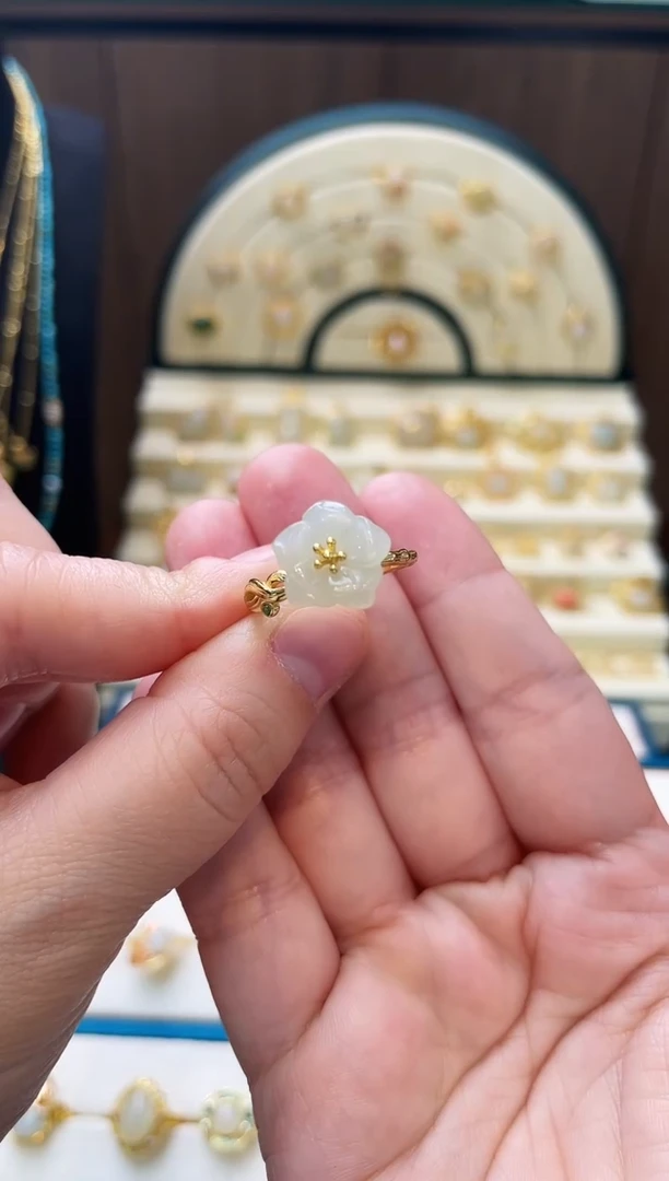 【闪购商品】和田玉颈饰银S925镀金镶嵌花朵戒指