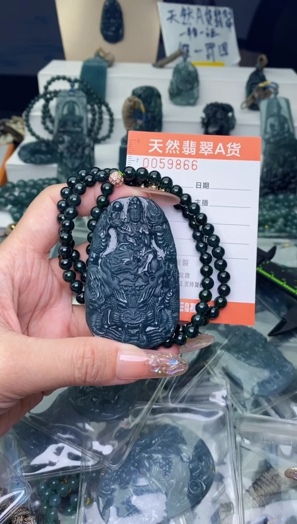 翡翠未镶嵌颈饰
