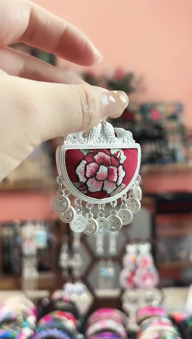 艺枝独绣手工饰品458