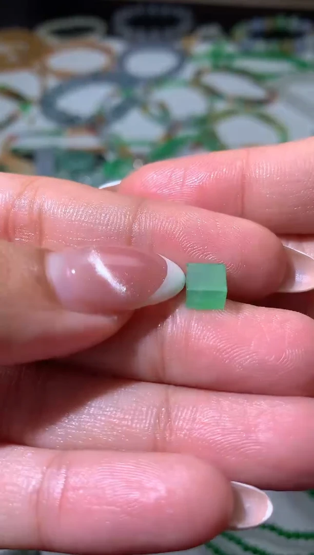 未镶嵌定制翡翠毛货