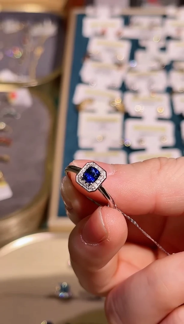 【闪购商品】红宝石戒指18K金镶嵌63分蓝宝石戒指