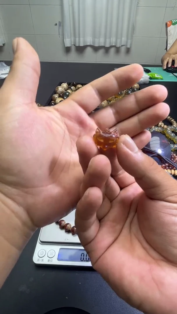 未镶嵌琥珀裸石25