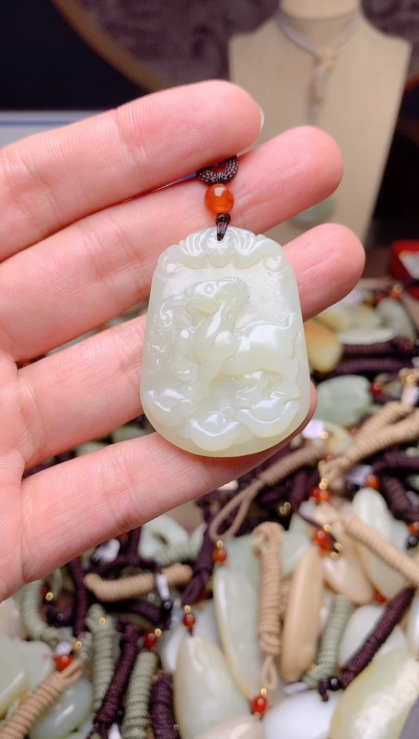 和田玉未镶嵌颈饰1