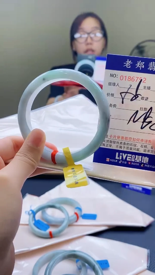 翡翠手镯未镶嵌AAAAAAAA