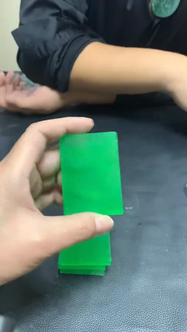 玉冰满绿边角一个