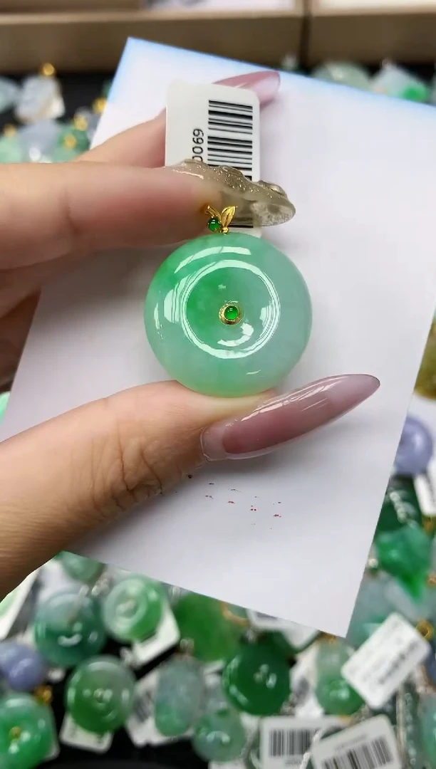 翡翠18K金镶嵌颈饰1111111111