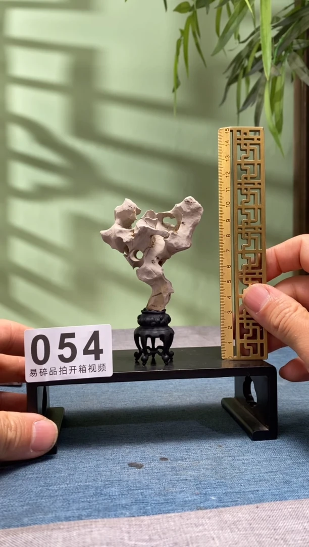 树脂制品底座 石头是青州玲珑石054号