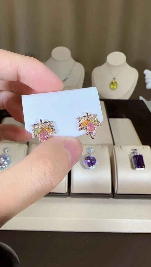 【闪购商品】碧玺耳饰银S925镶嵌耳钉12mm