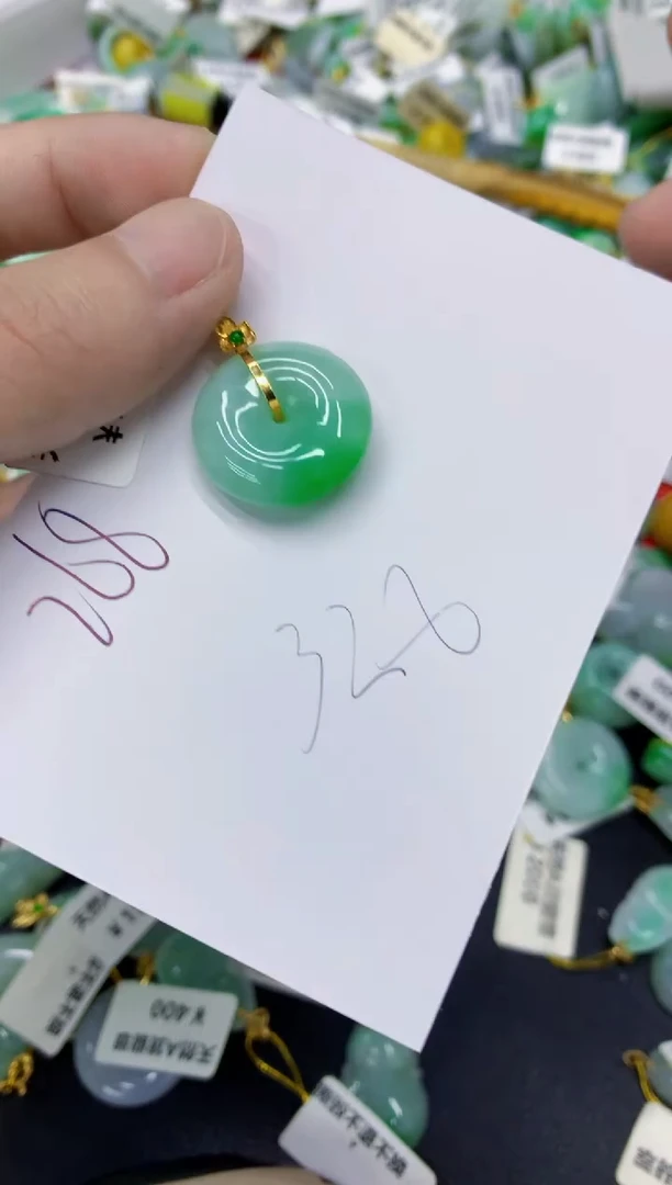 颈饰18K金镶嵌翡翠翡翠