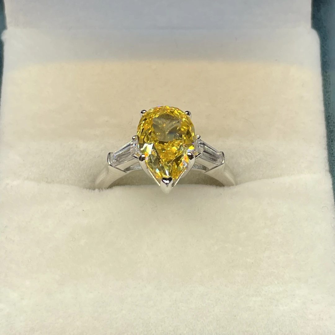 【Vivia】甄选 黄宝家水滴戒指4.0CT