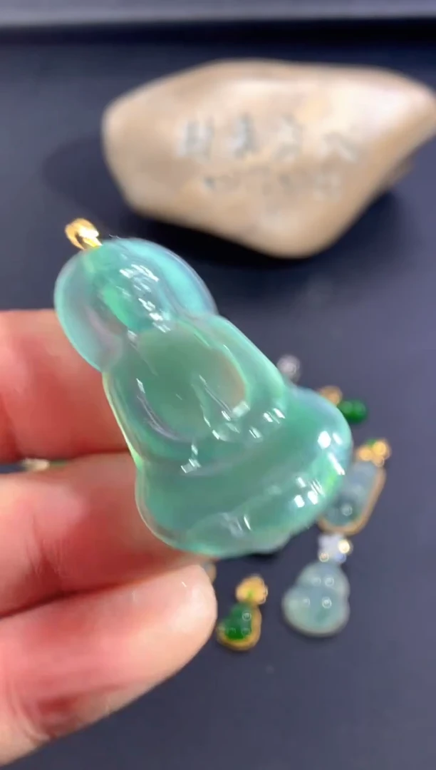 颈饰18K金镶嵌翡翠