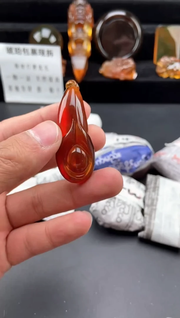 【闪购商品】琥珀颈饰未镶嵌棕血珀玉兰花吊坠