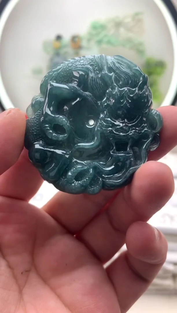 颈饰未镶嵌翡翠龙牌
