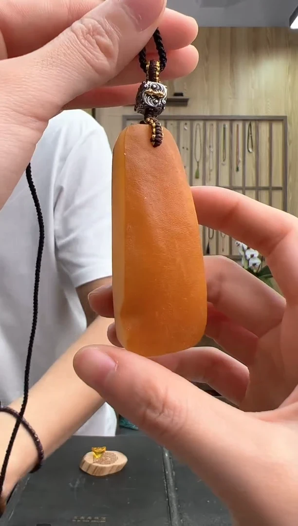 【闪购商品】琥珀颈饰未镶嵌海漂原皮蜜蜡吊坠（22克+）
