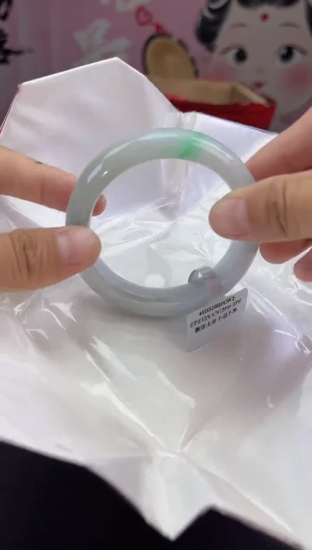 【闪购商品】翡翠手镯未镶嵌6翡翠手镯(微瑕）